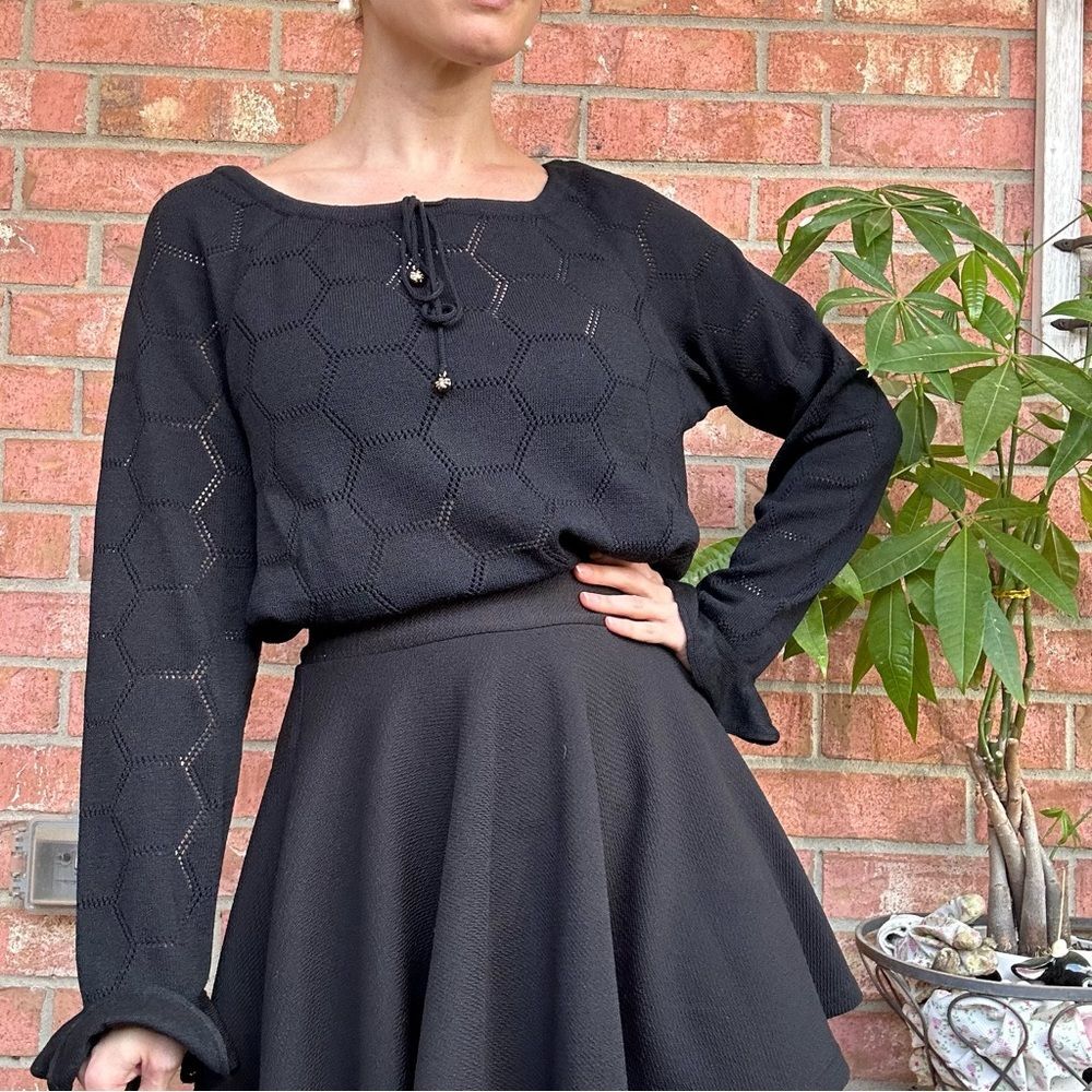 St John Black Honeycomb Knit Sweater Bee Pulls Ruffle S Cottagecore Whimsigoth